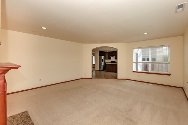 Building Photo - Spacious 4-Bedroom DuPont Home with AC