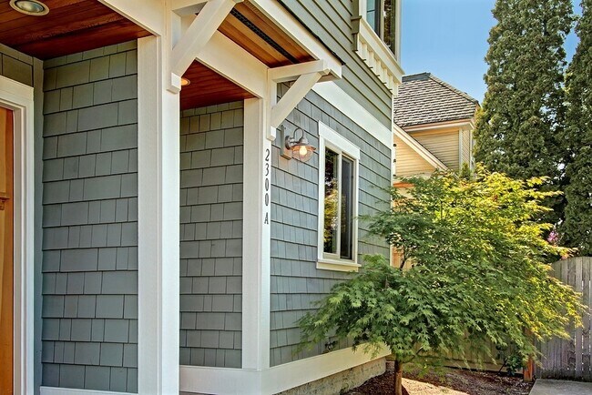 Building Photo - Beacon Hill Townhouse