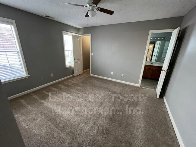 Building Photo - 9125 Cinderhill Cove E