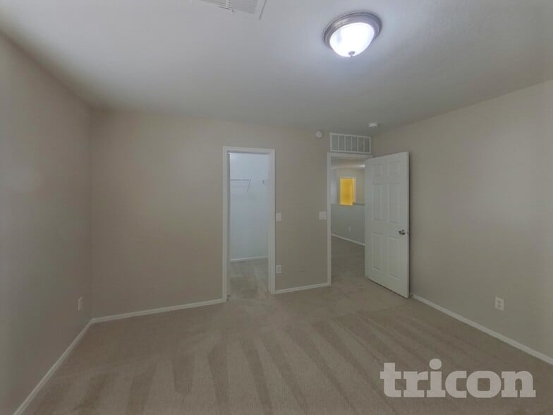 Building Photo - 45542 W Tucker Rd