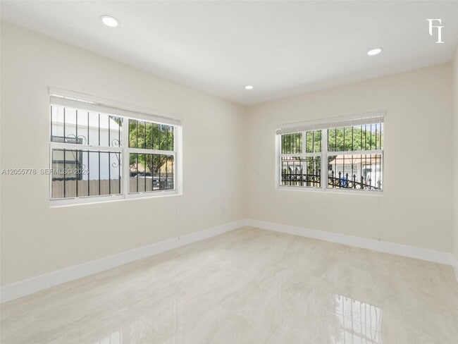 Building Photo - 3228 NW 11th Ave