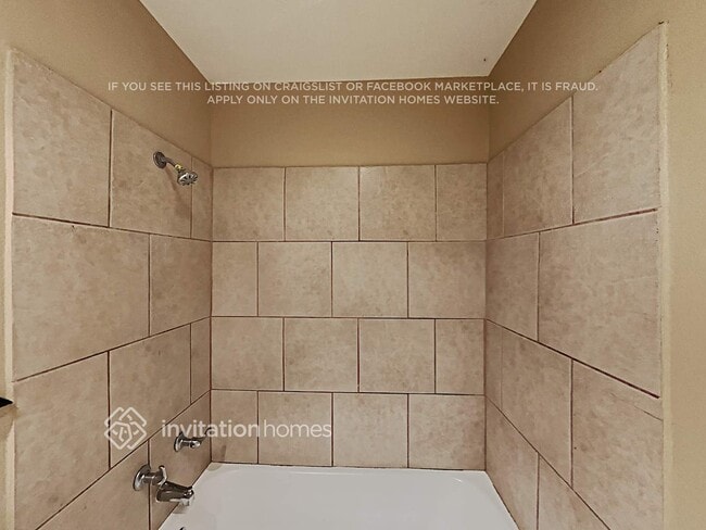 Building Photo - 3433 W Paradise Dr