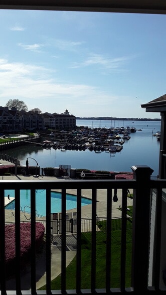 Building Photo - 18865 Vineyard Point Ln