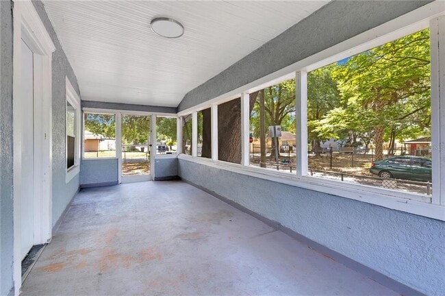 Building Photo - 1029 Colyer St