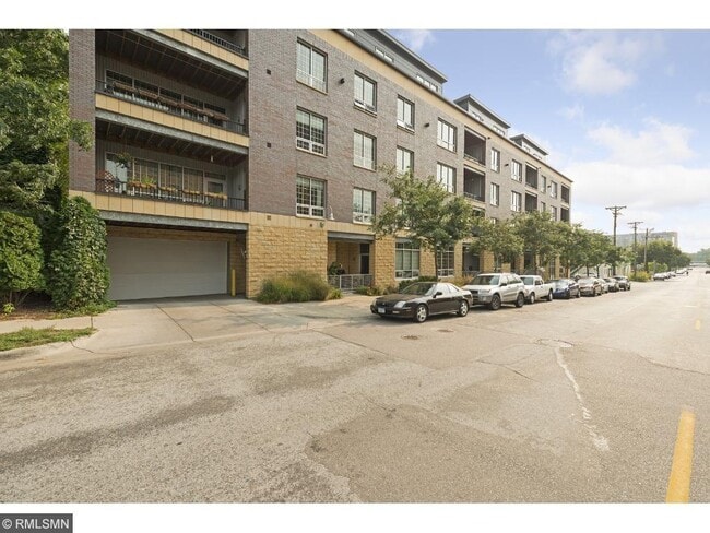 Building Photo - 521 2nd St SE