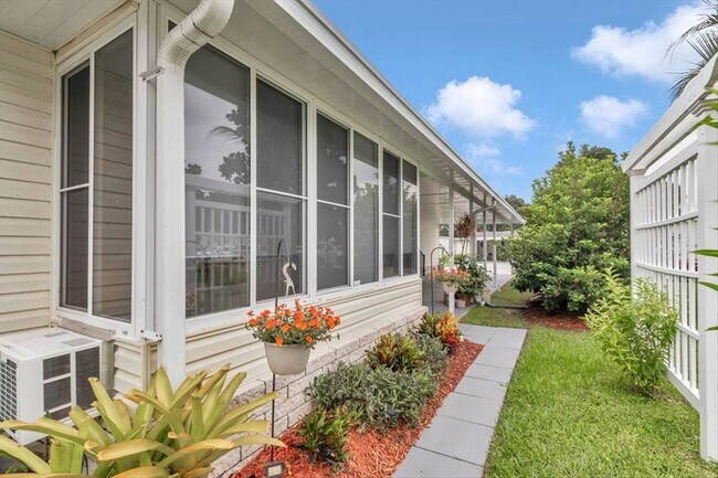 Building Photo - 5839 SW 59th St