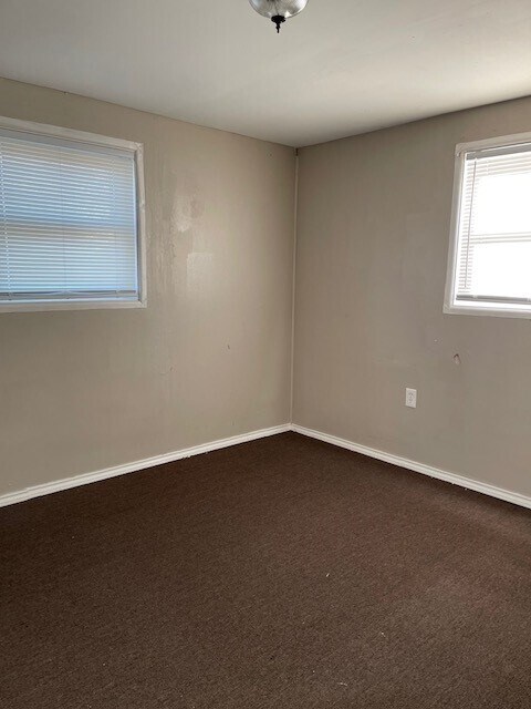 Building Photo - 116 E Stacie Rd