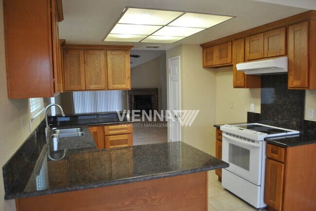 Building Photo - 4073 N Country Dr
