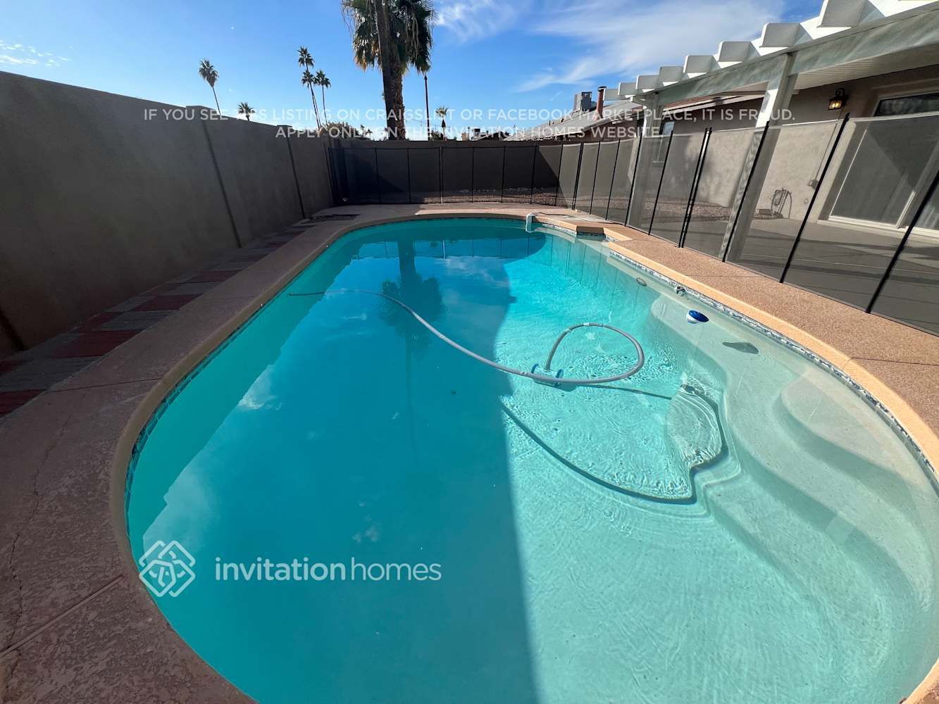 Building Photo - 2461 E Manhatton Dr