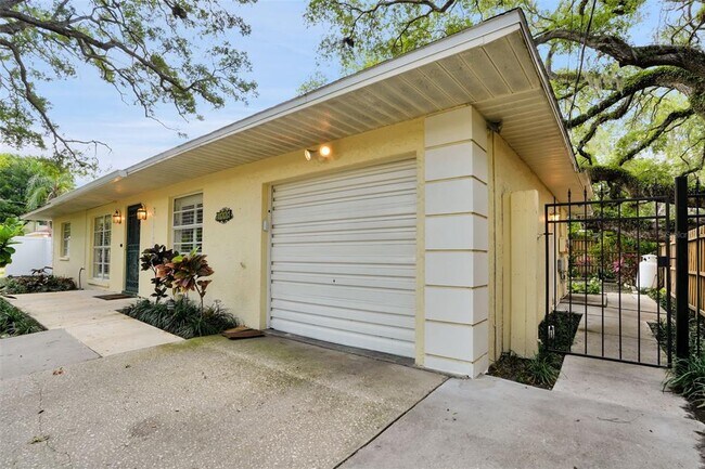 Building Photo - 3118 W Fielder St