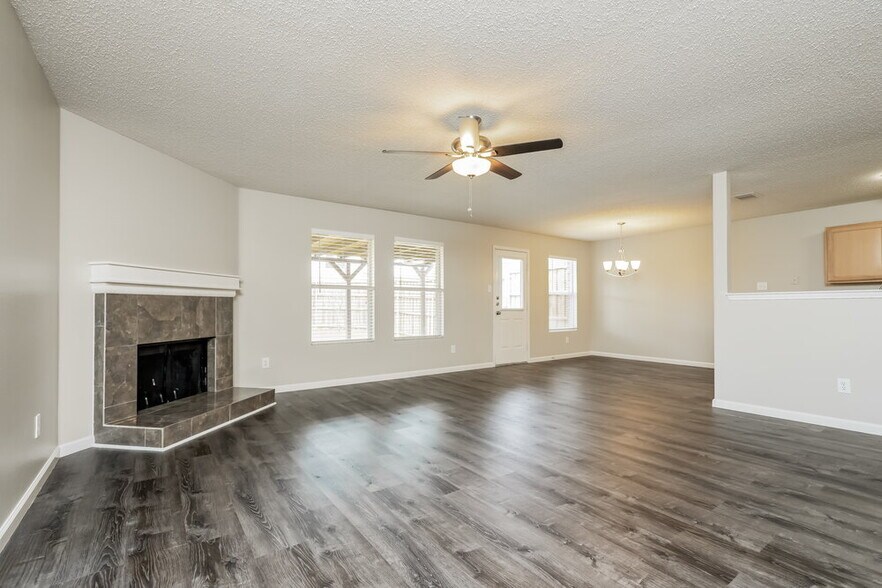 Building Photo - 1704 Chesterwood Dr