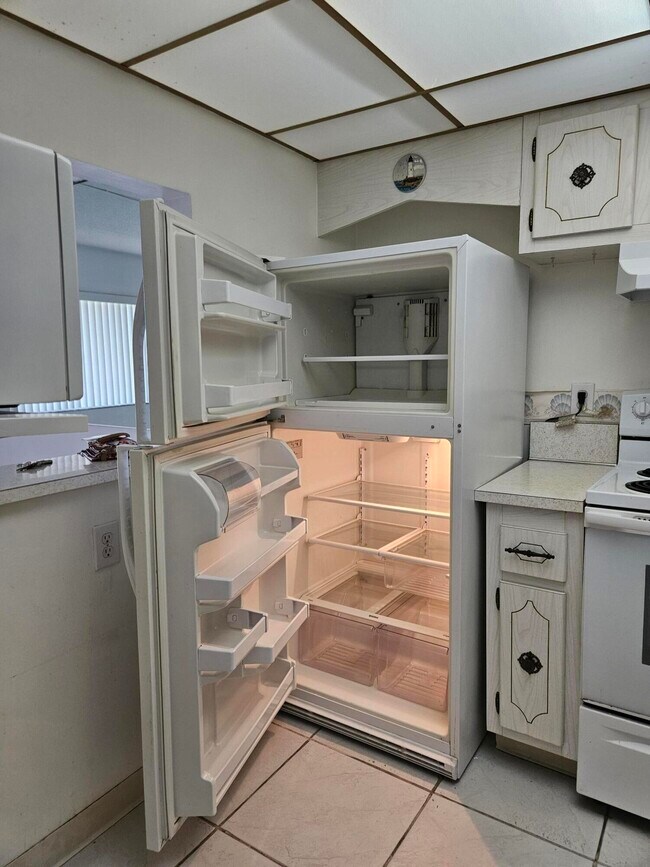 Building Photo - 500 Village Green Cir W