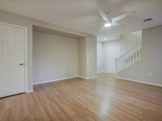 Building Photo - 2 Bedroom, 2.5 Bath