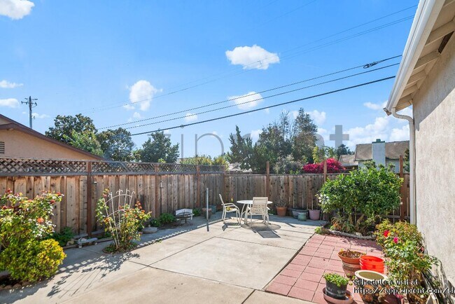 Building Photo - 1488 Gilbert Ave