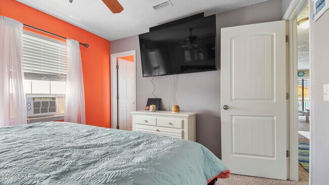 Building Photo - 6910 Beach Dr