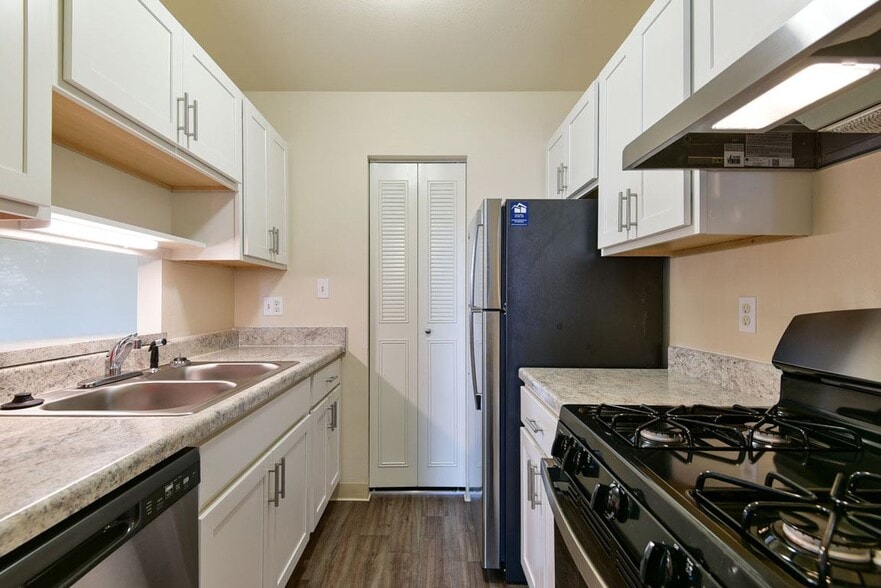 Building Photo - Trappers Cove Apartments