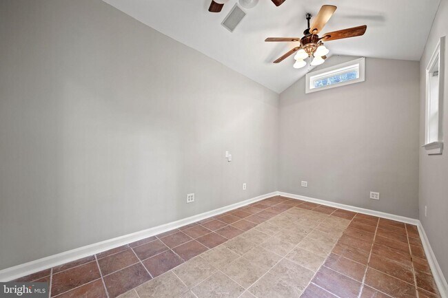 Building Photo - 4 High St