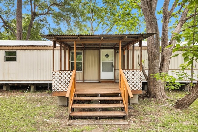 Building Photo - 19339 Forest Ln Cir