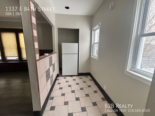 Building Photo - 1337 E 84th St