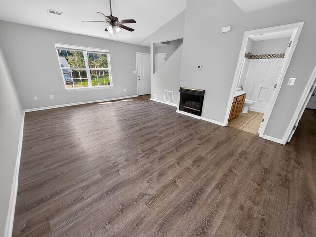 Building Photo - 1330 Godas Cir
