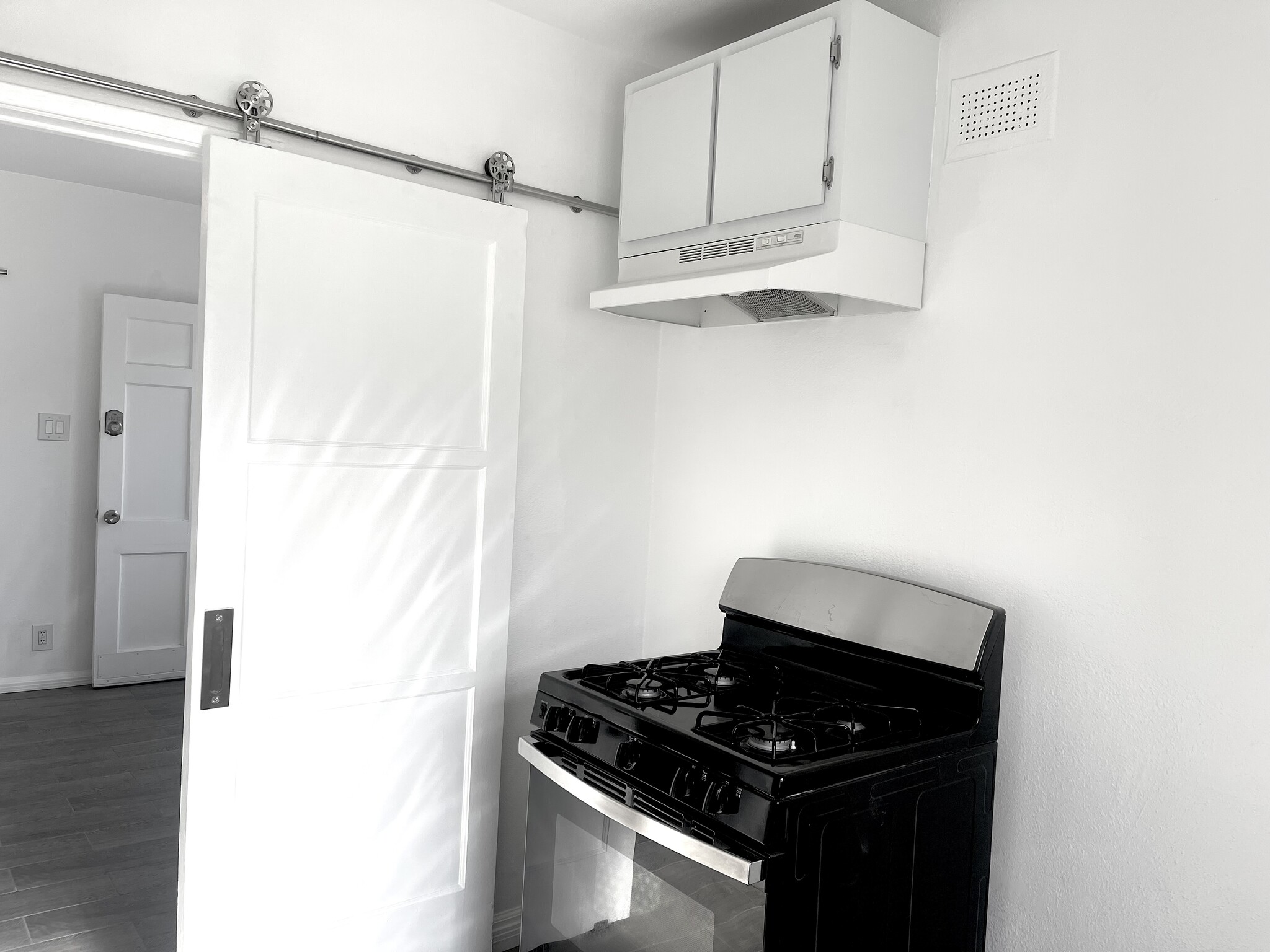 Kitchen - Gas Stove With Stainless Steal Accents - 128 Elm Ave