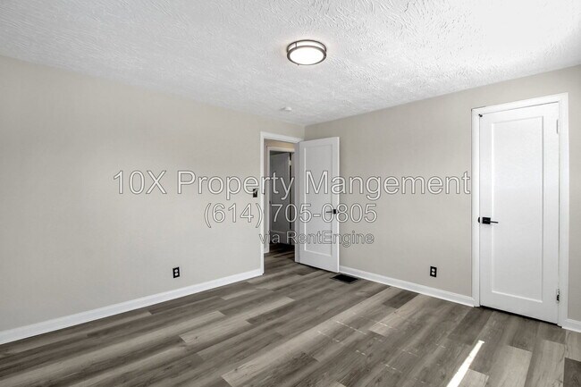 Building Photo - 1047 S James Rd