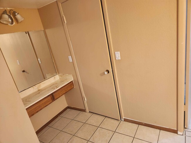 Building Photo - 4715 W Cheryl Dr