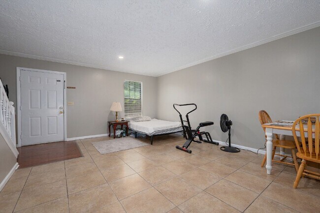 Building Photo - 101 Coventry Woods Dr