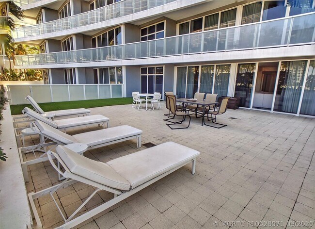 Building Photo - 3101 Bayshore Dr