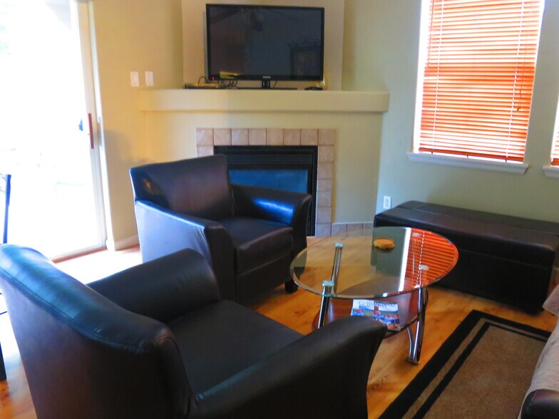 Building Photo - 2701 Midland Ave