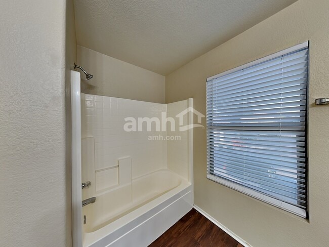 Building Photo - 2467 E Peach Tree Dr