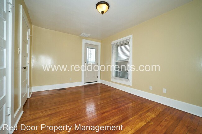 Building Photo - 4 br, 1.5 bath House - 2955 Broadway St