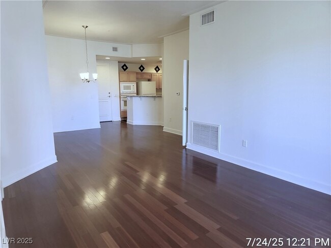 Building Photo - 63 E Agate Ave