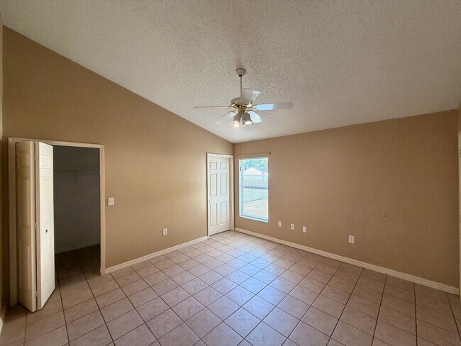 Building Photo - Spacious Corner Lot Home with Split Floor Plan | Fenced Yard | Great Value