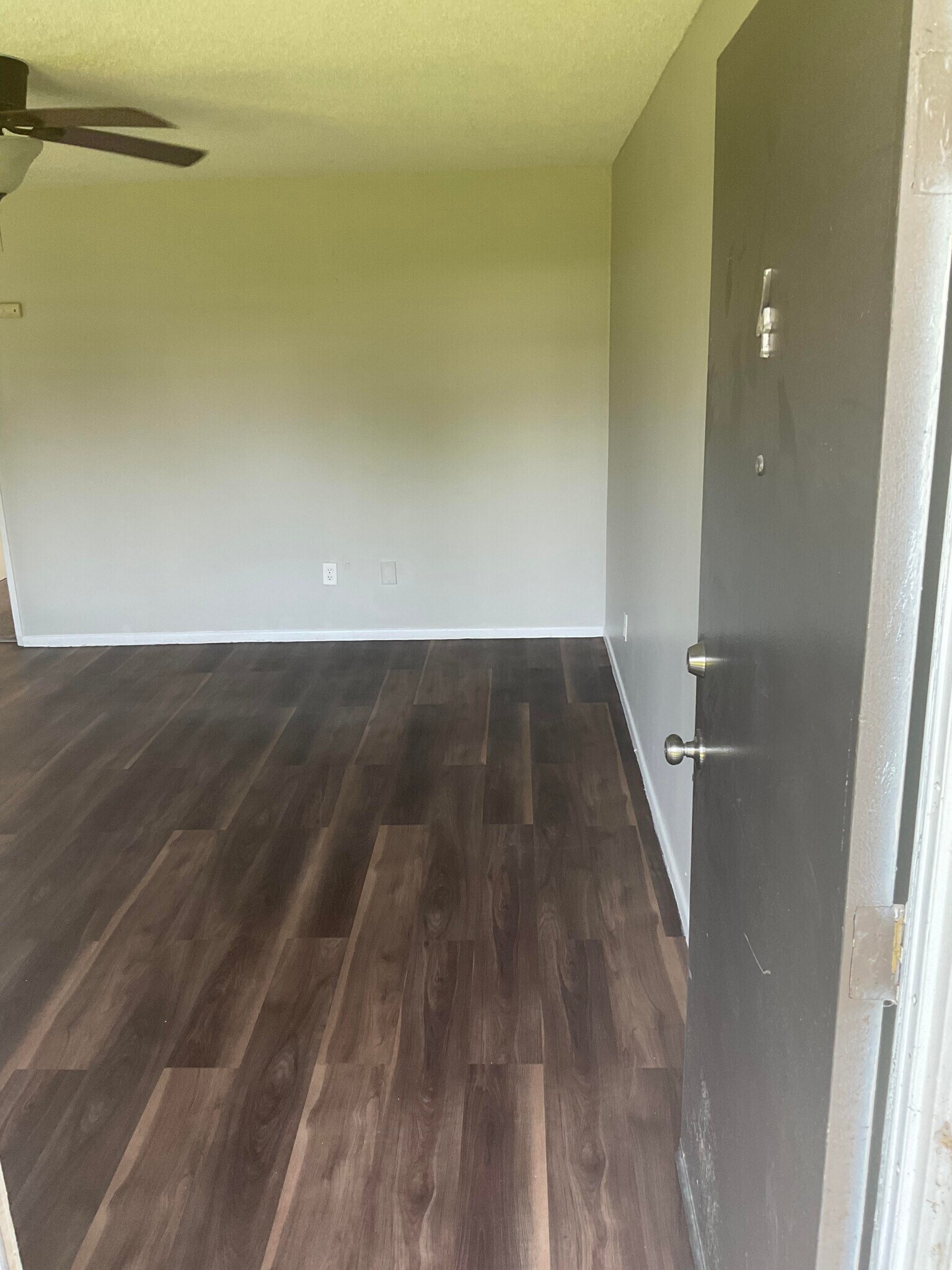 Building Photo - 1935 Linden W St