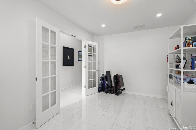 Building Photo - 10903 Wilson Oaks Dr