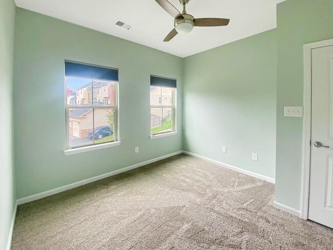 Building Photo - Modern 3-Bedroom in FoxCreek!