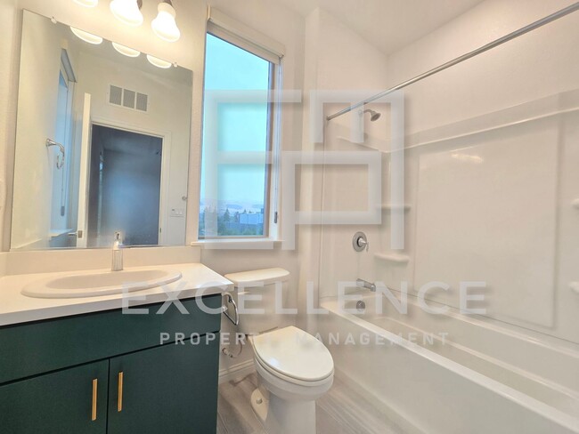 Building Photo - 4 Years New - Beautiful Townhouse With 3/3...