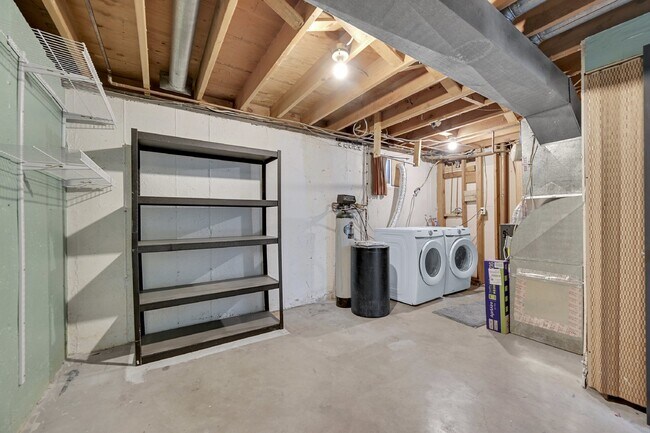 Building Photo - $2,095.95 with $300 off the first month's Rent - 4 Bedrooms, 2 Bathrooms, Single Family Home in C...