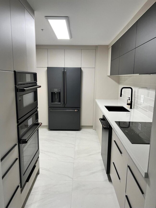 Building Photo - 3001 S Ocean Dr