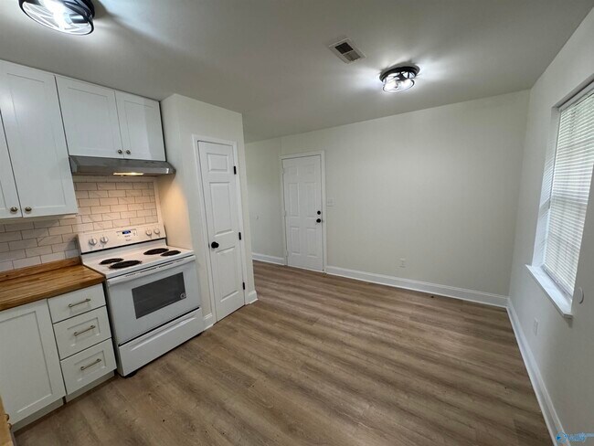 Building Photo - 14018 Armond Dr