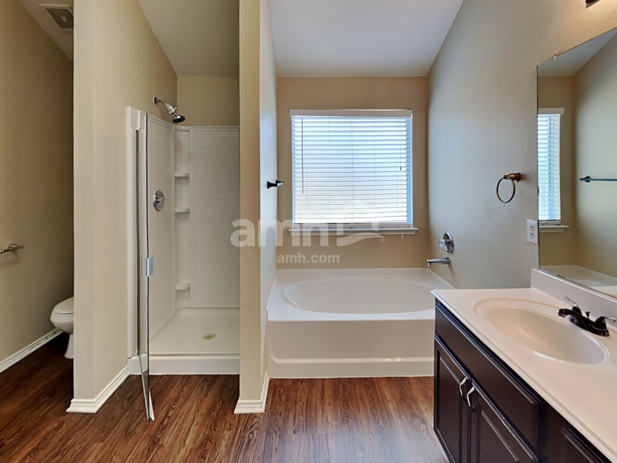 Building Photo - 2020 Fairview Dr