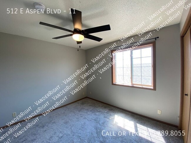 Building Photo - 512 E Aspen Blvd