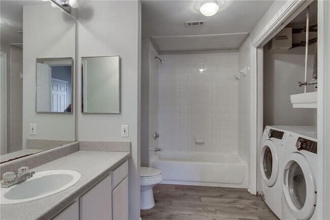 Building Photo - 2320 Gracy Farms Ln