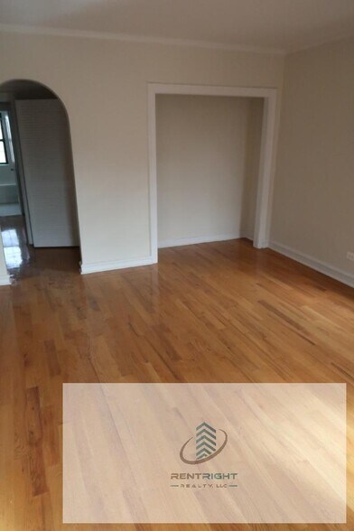 Primary Photo - 426 W Briar Pl