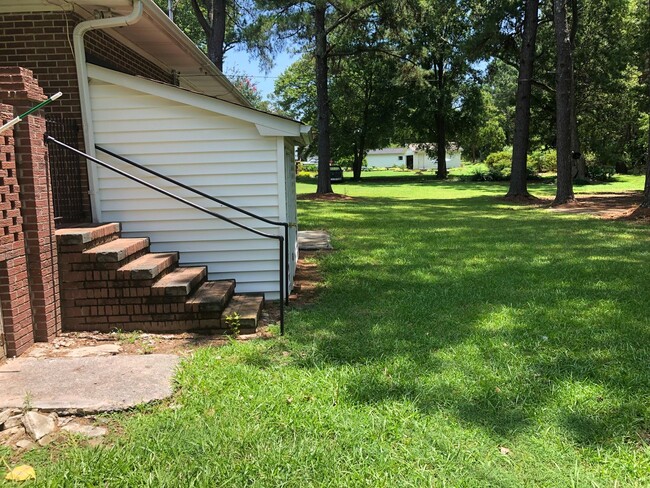 Building Photo - 3 Bedroom 1,5 Bathroom Chester SC  No Wate...