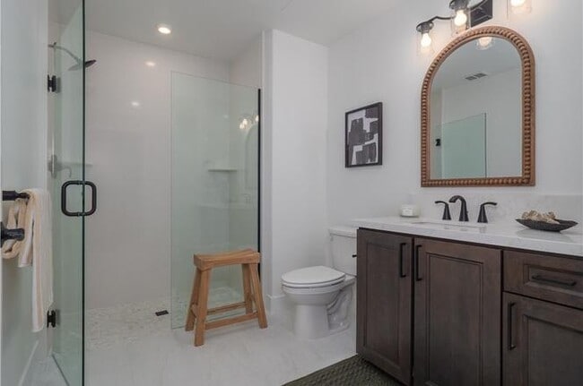 Building Photo - APARTMENT