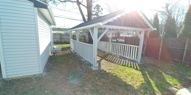 Building Photo - 3147 Clive Ave