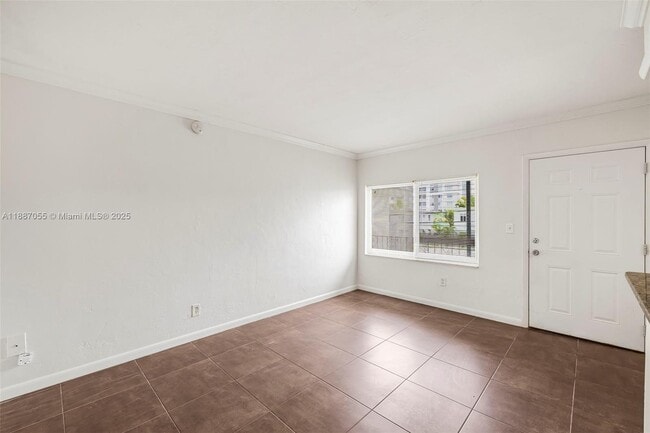 Building Photo - 520 NE 82nd Terrace