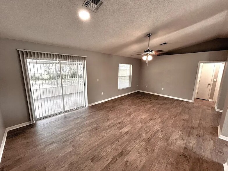 Building Photo - 7508 Briarbay Loop